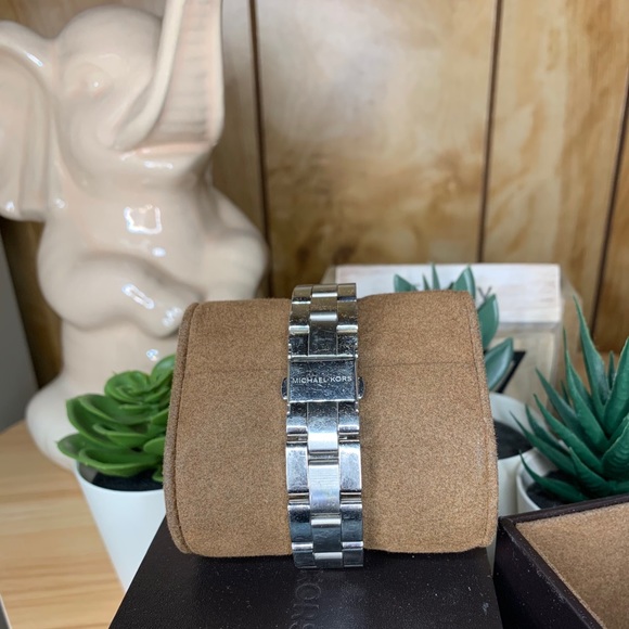 MICHAEL KORS WATCH - Picture 5 of 6